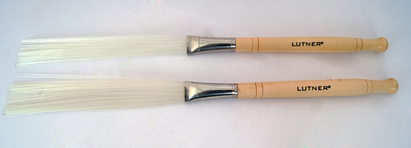 SV601 Щетки для барабана пластиковые, деревянная ручка Lutner от магазина Соло в Иркутске